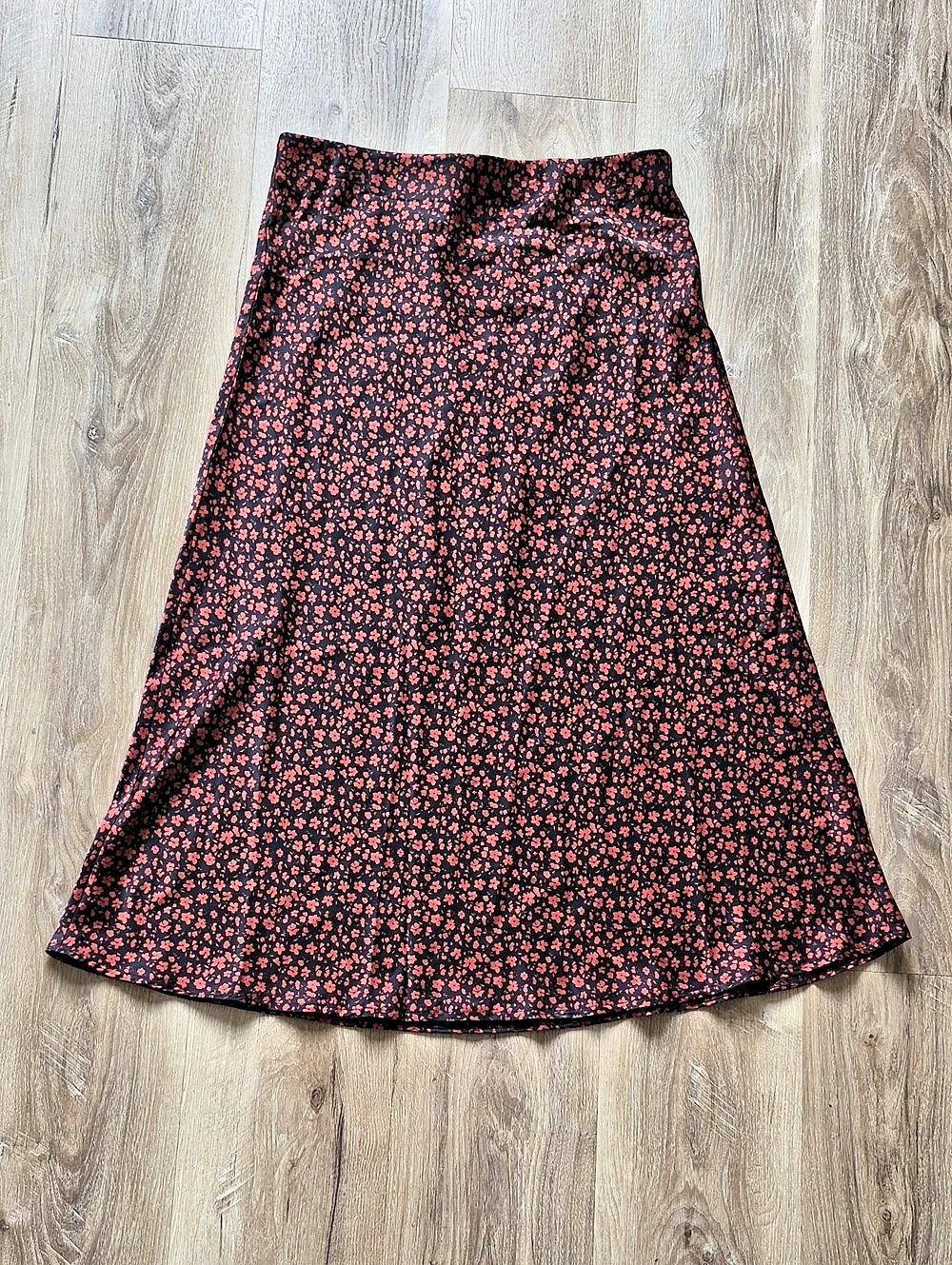 George Floral Print Midi Skirt in Black & Red Size Medium
